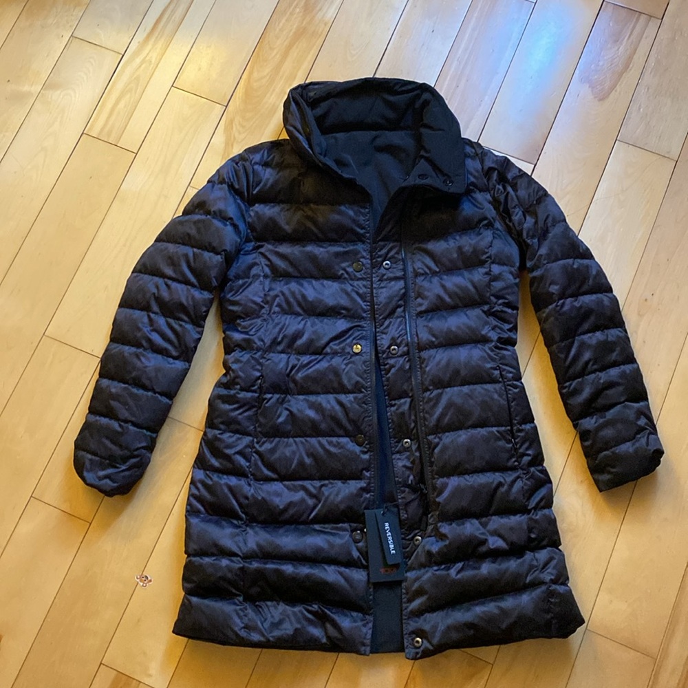 NWT beautiful TUMI puffer coat - reversible